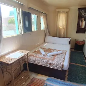  Bateau-hôtel Moon Boat